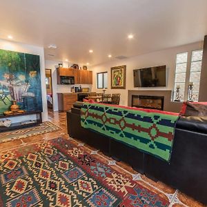 Deluxe One-Bedroom King Suite